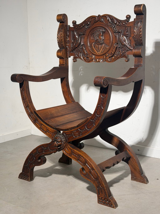 Silla Savonarola antigua de estilo neorrenacentista – Roble tallado a mano – 105 cm – fauteuils