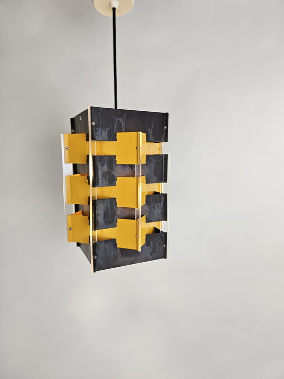 Image 1 of Lampada a sospensione cubista in plastica e metaa di l J. Hoogervorst per Anvia Almelo, anni '70
Stato: