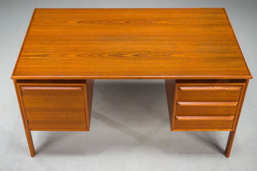  Mid-Century Teak Desk from GV Møbler, 1970s