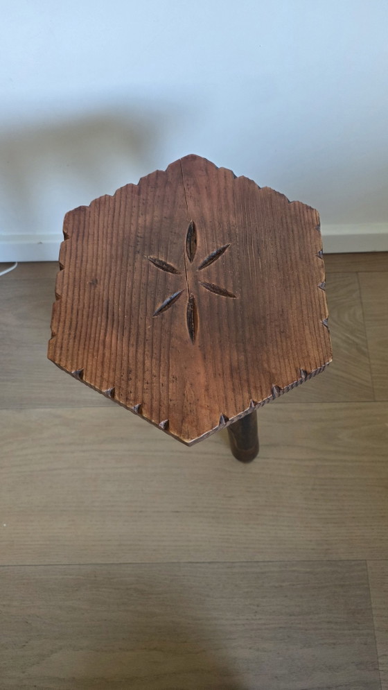 Image 1 of Hermoso taburete de madera