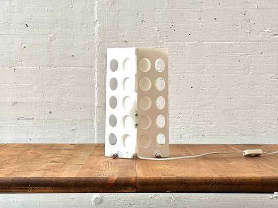 Image 1 of Lampe de table design à structure perforée, signée NIMEX, datant de 2001.