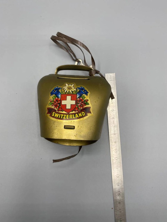 Brass Cowbell Piggy Bank - Swiss Design - With Original Key – Decorative Objects, Leather, Metal (photo 3 of 3)