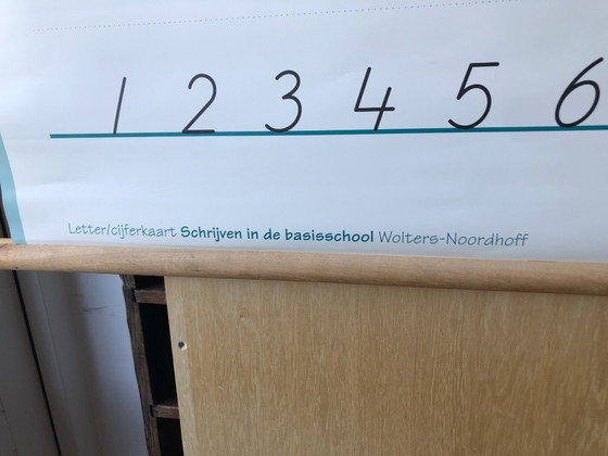 Image 1 of Tabella di scrittura scolastica vintage - numeri e lettere - fronte-retro 100 x 66 Wolters Noordhoff come nuova