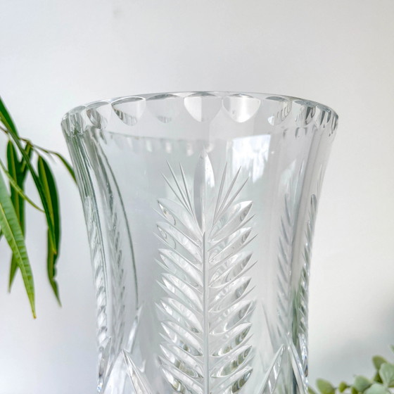 Vintage crystal vase with chiseled pattern (photo 4 of 9)