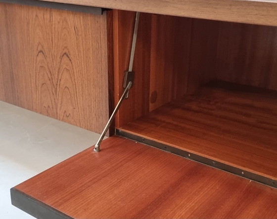 Image 1 of Credenza bassa di metà secolo