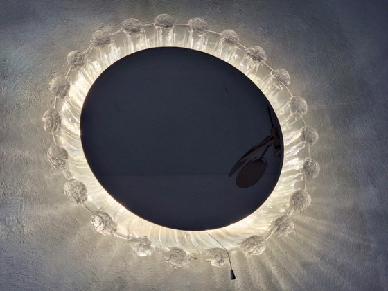 Large Illuminated Circular Beveled Wall Mirror in Melted Ice Acrylic Glass, 1970s – Plexiglass (photo 11 of 11)