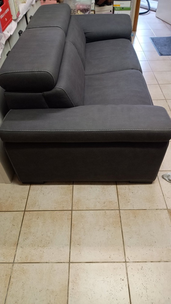Ruime 3-Zitsofa In Zwart — Verstelbare Arm- En Hoofdsteunen – o&o, 3-5 zitsbanken, Plastic (photo 3 of 7)