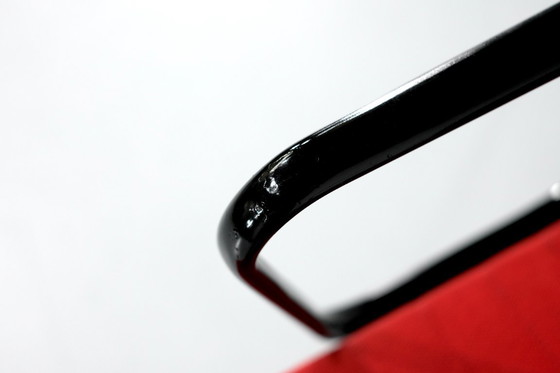 Image 1 of Poltrona "EA 117" di Charles Ray Eames per ICF USA 1969.