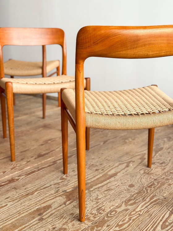 Image 1 of Set van 4 eetkamerstoelen in mid-century stijl van Niels O. Møller voor J.L. Mollers, model 75