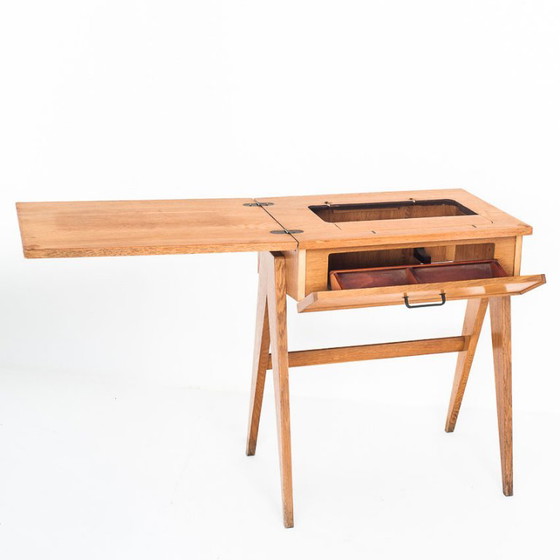 Consolle o tavolino vintage. Gambe oblique in rovere - Francia anni '60 – Console, Wood (photo 5 of 13)