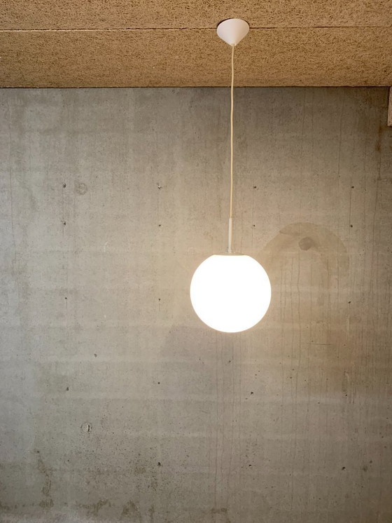 Image 1 of Lampada a sfera bianca grande, Glashutte Limburg. Diametro 35 cm.