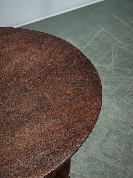 Image 1 of Tsjechische ovale art deco bijzettafel van beukenhout uit de jaren 1920 met onderplank.