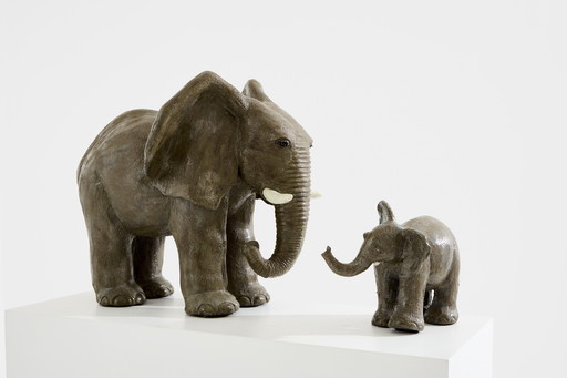 Ensemble de deux sculptures d'éléphants de Valérie Courtet Grès émaillé Circa 2010