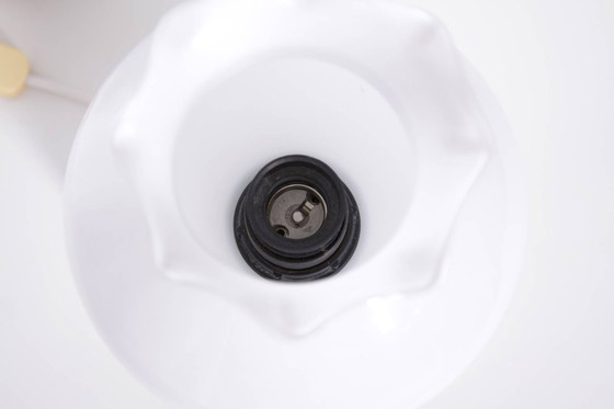 Image 1 of Petroleumlamp, glazen kap, opaalglas, retro jaren 70