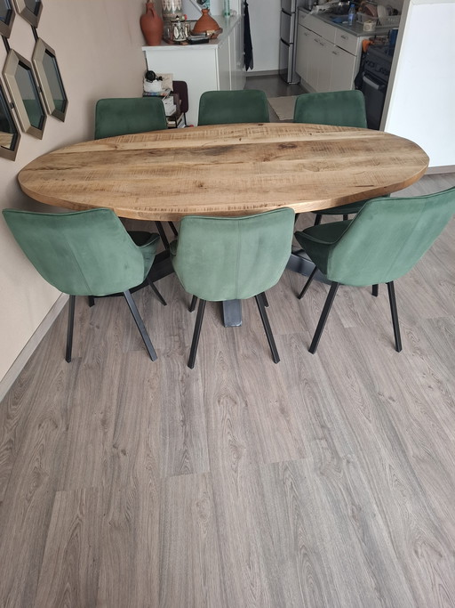 Eettafel + 6 velvet stoelen groen