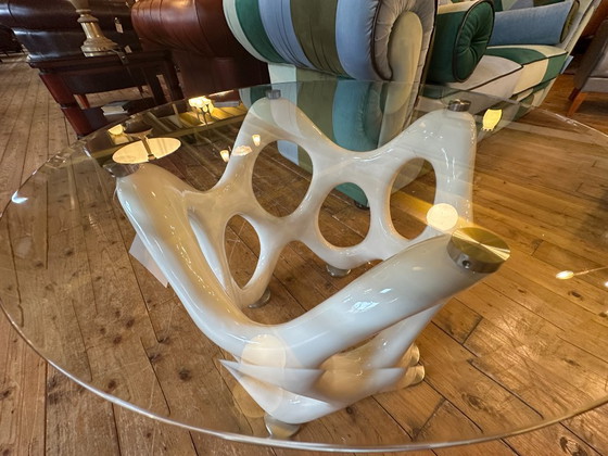 Image 1 of Deux tables d'appoint organiques.