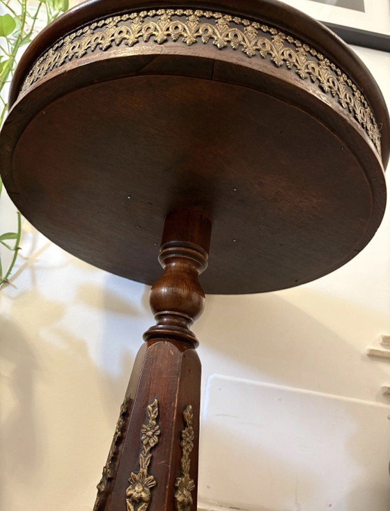 Antique Round Pedestal Side Table with Marquetry & Gilt Bronze Details – Tavolini, Ceramic (photo 11 of 15)