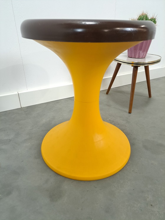 Image 1 of Sgabello in plastica Space Age marrone con giallo n. 3