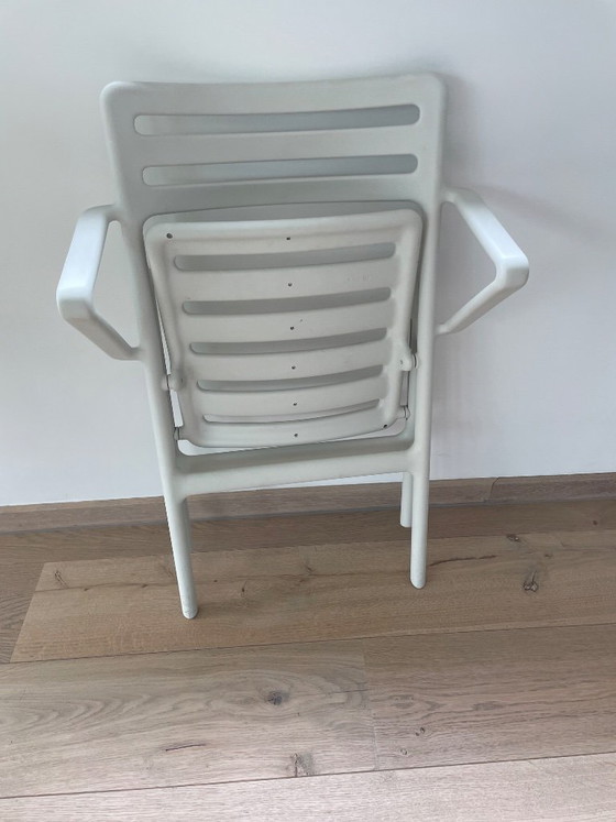 Image 1 of Silla plegable inflable Magis blanca con reposabrazos