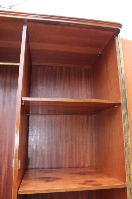 Image 1 of Vintage (jaren 30-50) 3-deurs houten kledingkast, 2x 1/3 leg en 1/3 hang