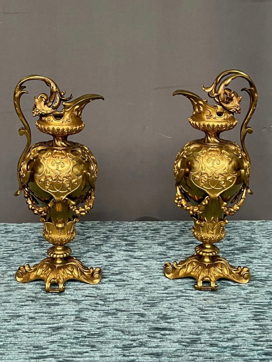 Pair of neo-Renaissance gilt bronze pitchers. – Vases (photo 8 of 8)