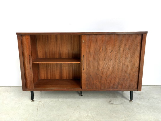 Credenza Mid-Century con ante a serrandina, anni '60 – Credenze con vetrina, Metallo, Legno (photo 4 of 10)