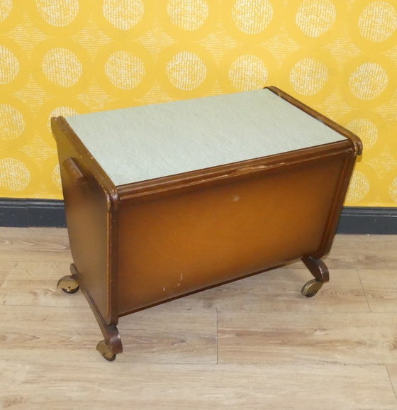 Image 1 of 50er Jahre Nähkasten Kefer Kleinmöbel München Aufbewahrung auf Rollen Nähkorb Nähwagen sixties mid century retro vintage