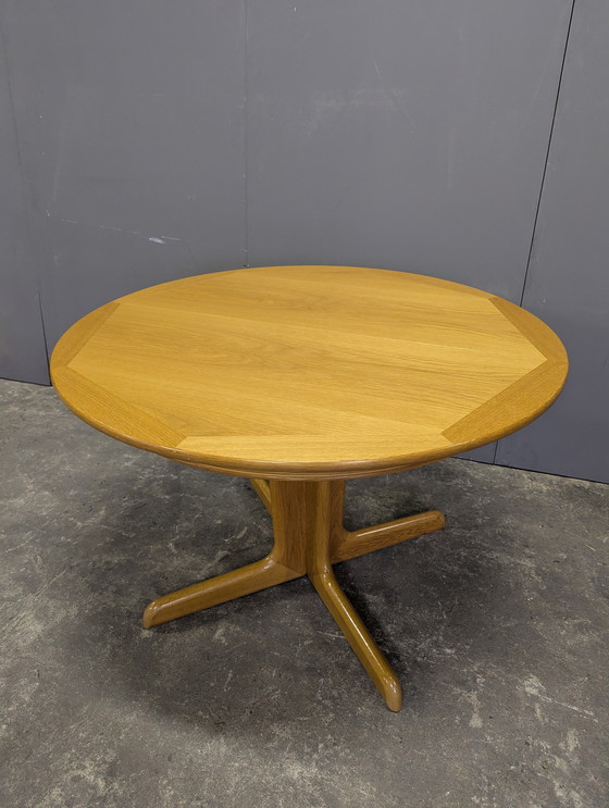 Image 1 of Round Scandinavian dining table, extendable, 110-190cm