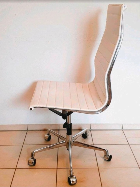 Image 1 of VITRA EA 119 Eams Alu Leather Chair Office Chair White Swivel Chair with Casters
