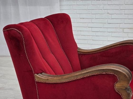 Image 1 of Deense relaxfauteuil uit de jaren 50, bekleed met velours en gesneden eikenhout.