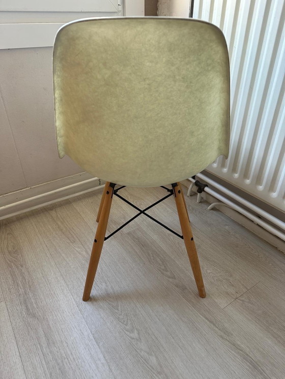 Image 1 of Vitra Eames musgo marino Herman Miller