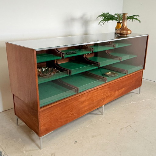 Mid-Century Vitrinen-Theke – Mahagoni, Chrom & Gehärtetes Glas – Deutschland Ca. 1960