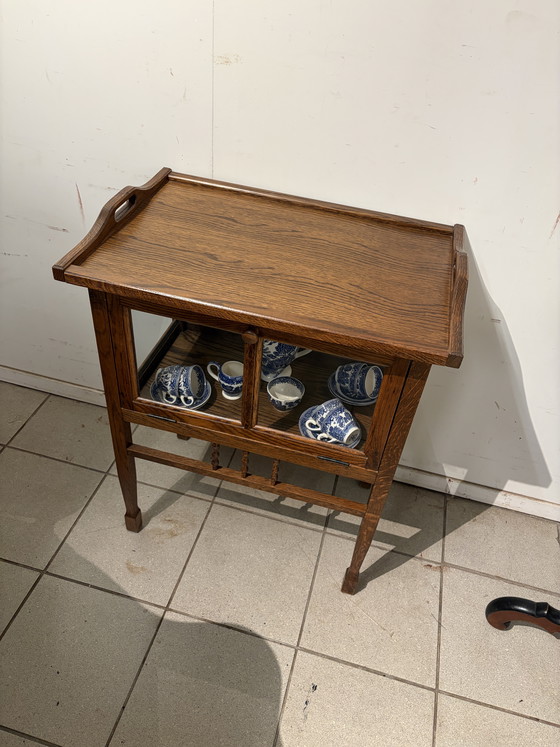 Image 1 of Teeschrank aus Eiche mit herausnehmbarem Tablett, Maße: 63 cm breit, 44 cm tief und 80 cm hoch