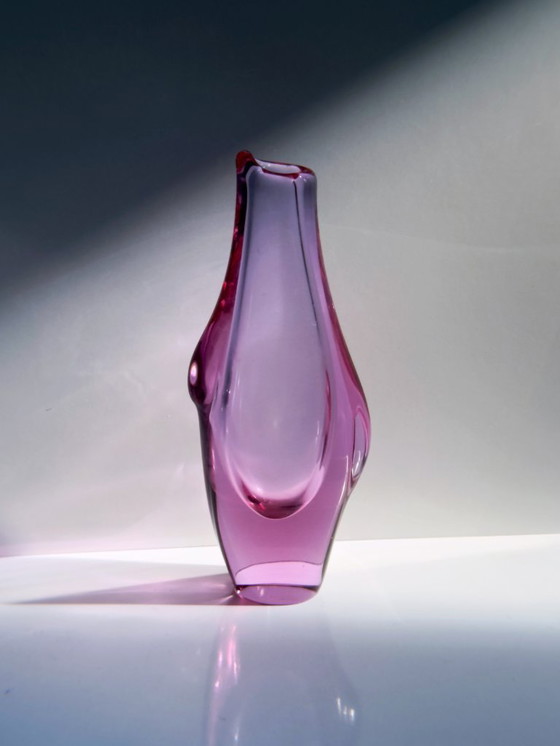 Image 1 of Vintage Vase Böhmen Alexandrit Glas Miroslav Klinger Neodym Zelezny Brod ZBS Železnobrodské sklárny Flieder Rosa Hellblau