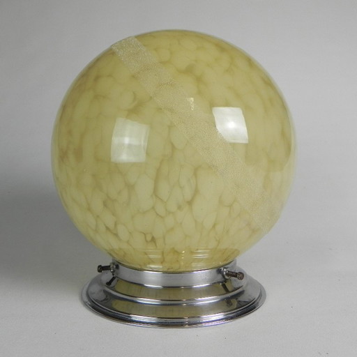 Art Deco plafondlamp, plafonnière met beige gewolkte glazen bol, jaren 30