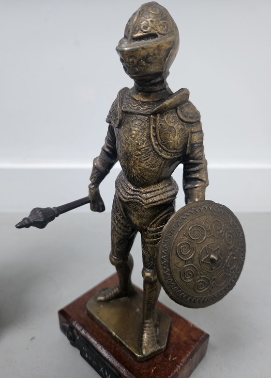 Image 1 of Horloge Chevalier avec statues de chevaliers assorties