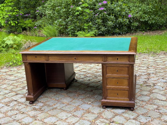 Image 1 of Scrivania da ministro/a per partner, 160x120 cm, mogano e rovere. 15 cassetti. Inglese.