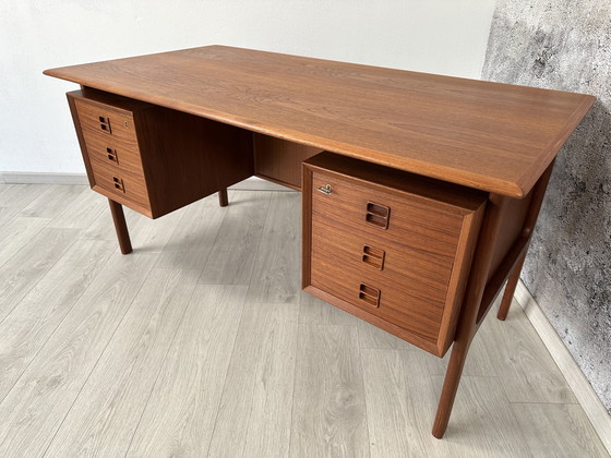 Image 1 of Bureau danois en teck by Arne Vodder, années 1960