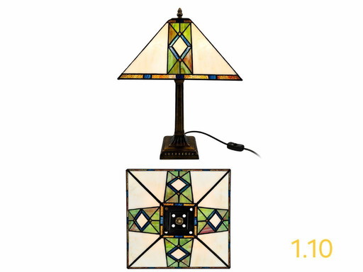 Beautiful Tiffany-style table lamp