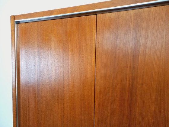 Image 1 of Vintage Scandinavische modernistische kledingkast van teakhout en metaal uit de jaren 60.