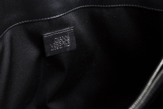 Image 1 of Gianni Versace, borsa vintage in pelle nera con pelliccia