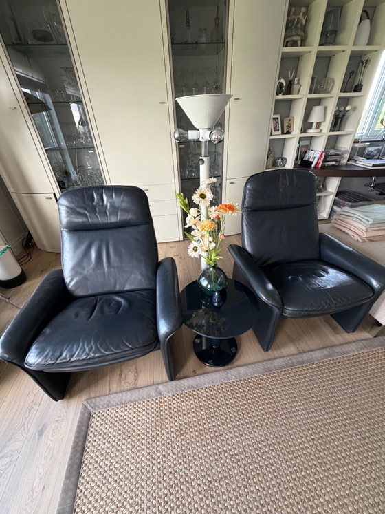 DeSede DS55 set di 2 poltrone design in pelle blu con funzione relax. – De Sede (photo 2 of 5)