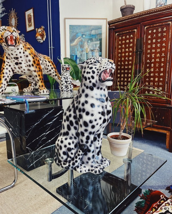 Image 1 of Estatua de leopardo de cerámica