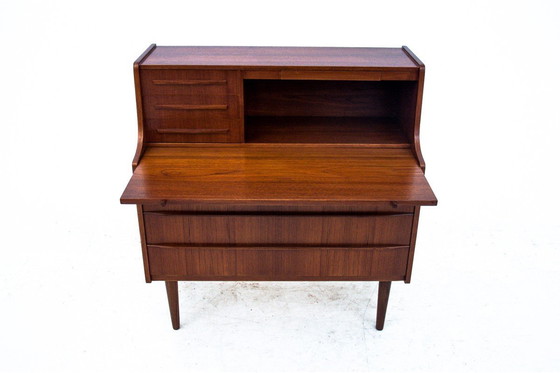 Image 1 of Bureau en teck, design danois, années 1960.