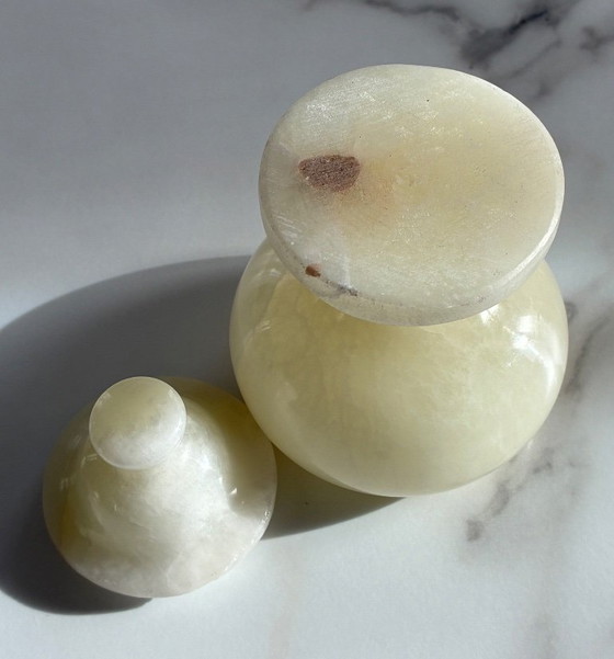 Image 1 of Petit pot à bijout en albâtre vintage