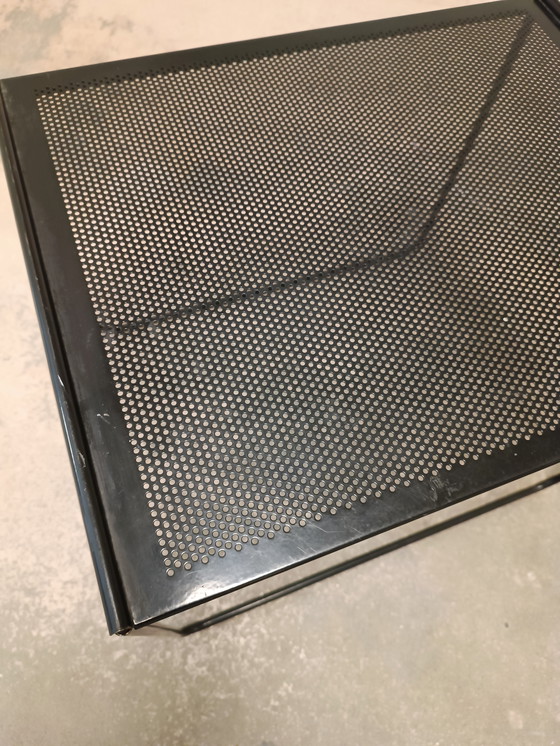Image 1 of Table d'appoint postmoderne en métal perforé