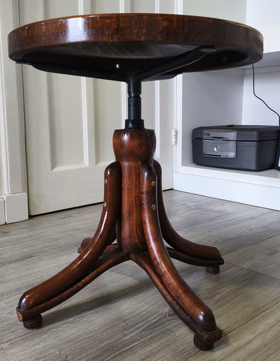 Originaler antiker Thonet-Stil verstellbarer Bugholz Klavierhocker / Drehhocker (gestempelt 914) – Metal (photo 13 of 13)