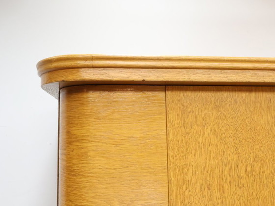 Image 1 of Armoire vintage en chêne avec portes ondulées - Démontable
