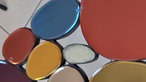 Image 1 of Tavolino da caffè Olivier de Schrijver di Ode&#39;s Design, edizione limitata in vetro multicolore, Belgio