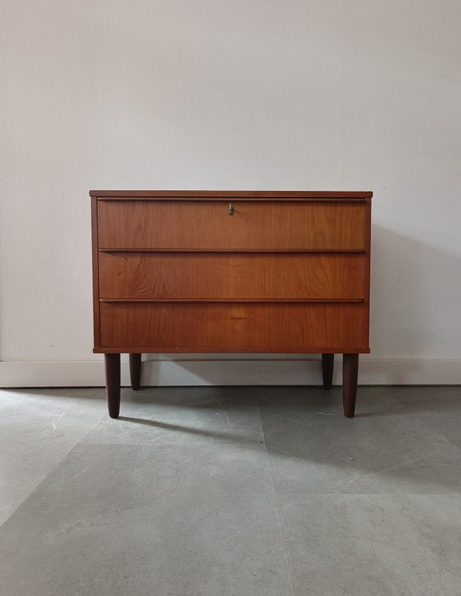 Vintage dänische Kommode in Teakholz